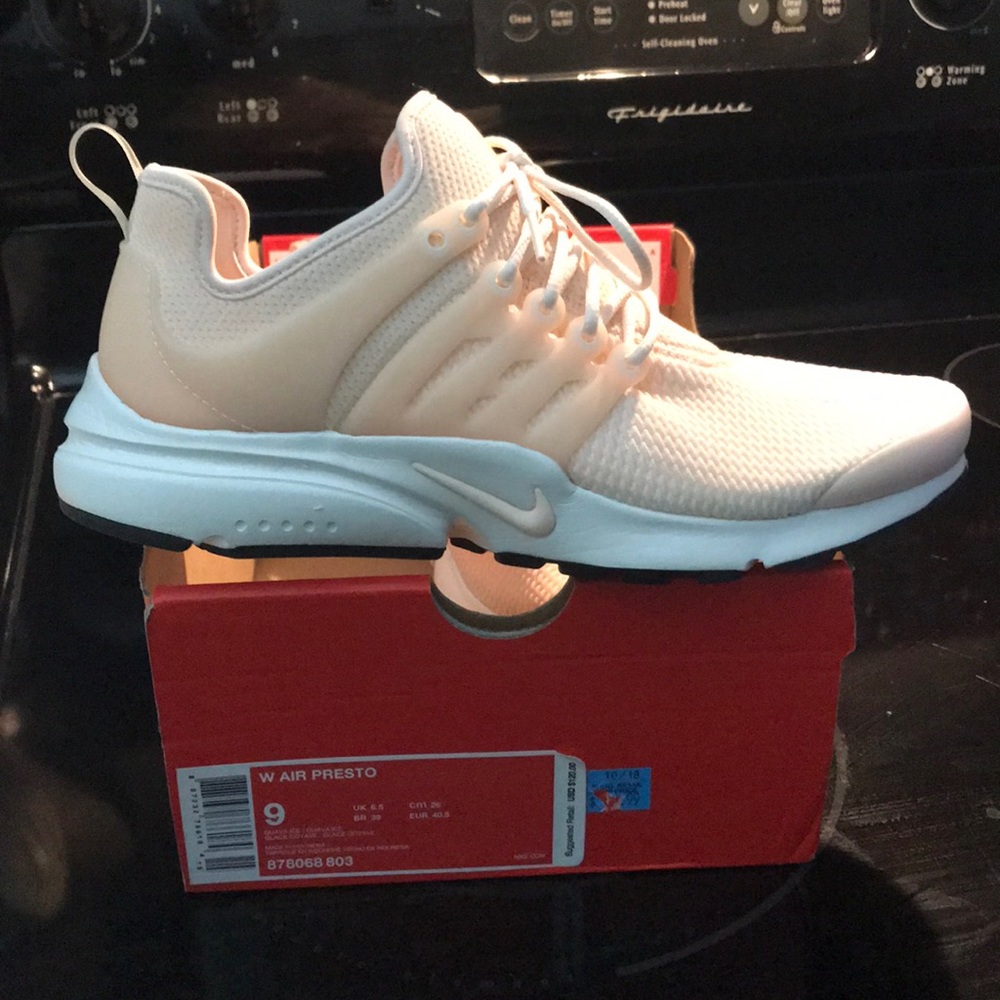 Women’s Nike Air Presto size 9